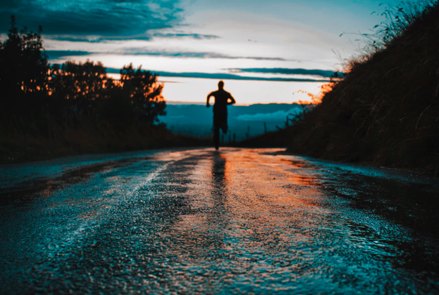 run是跑步，run a mile却不是“跑一英里”的意思