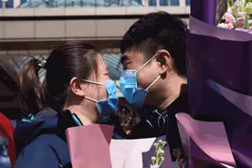 白衣执甲 凯旋归家｜黑龙江援鄂“白衣战士”解除隔离平安回家！图片