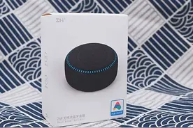 它是小爱同学控制的迷你蓝牙音响，更是20W无线闪充充电器图片