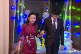 50多元买了一条灯带、两张剪纸加上几十个气球，成都这对伉俪医生办了场特殊婚礼图片