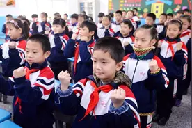 美国女学霸来中国留学，为何回国后会感叹：中国小学生太强了？视频封面
