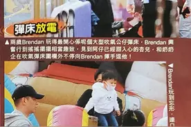 胡杏儿夫妇带儿子玩转游乐场 母子二人穿亲子装温馨可爱图片