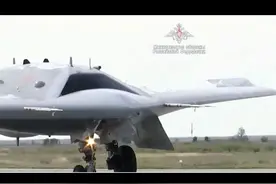 俄军量产猎人隐身无人战机，媲美中国利剑，造价仅为美军十分之一图片