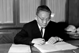 他是蒙古人，执政蒙古30余年，娶苏联妻子，还10多次提议加盟苏联图片