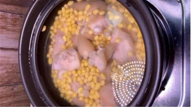 花胶花生黄豆猪脚汤功效与作用 2026年花胶炖黄豆的作用
