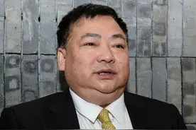 三次豪赌，他输光了一个百亿帝国图片