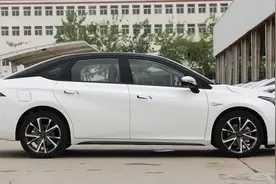 广汽埃安AionS投诉不断，偷偷锁电还拒不承认，车主表示心寒图片