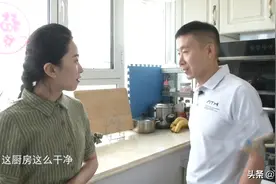 52岁高颜值大叔相亲，被女方频频表白，他坦言：我得问问老妈图片