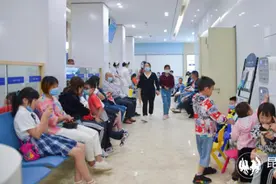 临近开学 昆明爱尔眼科小儿眼科门诊迎学生就诊高峰图片