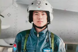 从抬头仰望到直冲云霄，那个追飞机的孩子开上了歼-20图片