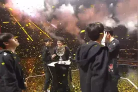 knight辛德拉藏球操作引争议，网友：用游戏BUG真恶心图片