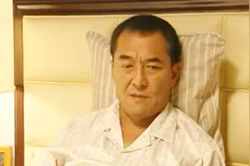 老爷子无私奉献，欲卖掉心爱藏品救助他人，大无畏精神太感动视频封面