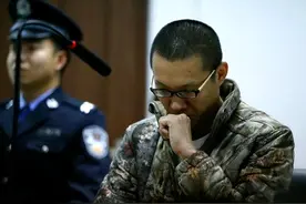 啜梦珏诈骗受审照片曝光，德云社鹤字科演员？五年前被郭德纲清退图片