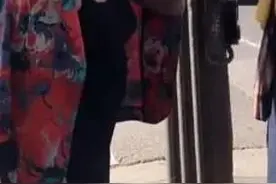 亚裔学生遭澳洲大妈种族歧视，下一秒用流利英文完美回怼图片