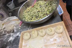 他当然不是普通人，他是神啊，靠卖包子，每年赚20多个亿！图片