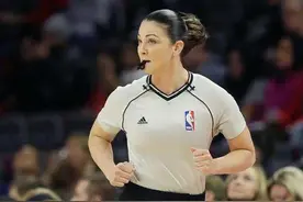 跟男人们赛跑的NBA最美女裁判：小托马斯咸猪手事件图片