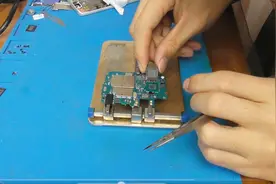 手机更换存储芯片是否靠谱？带您近距离观看视频封面