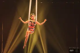 三个孩子的妈妈，身轻如燕宛如仙女，太美了图片