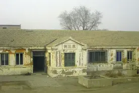 辽宁这座老火车站黯然地离开了，曾停靠全程票价仅4块钱的慢火车图片