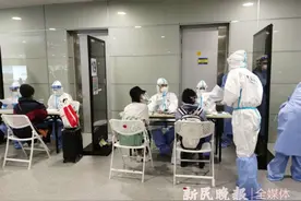 一句“欢迎回家”让归国留学生热泪盈眶 火眼金睛不放过任何可疑图片