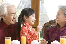 3岁孩子被婆婆喂出“脾衰竭”，媳妇崩溃大哭：无知害了娃啊图片