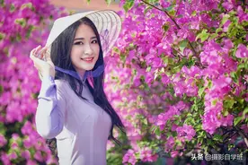 和夏季花朵合影，这12个拍摄姿势技巧，人美花也美图片