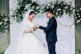 一抹清新的白绿色婚礼，融化了夏季所有的炎热图片