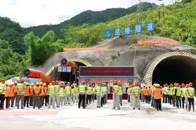 88.8℃！建（个）元高速公路尼格隧道双幅贯通！图片