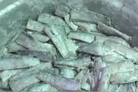韩国最受欢迎的带鱼小吃，带鱼配着大酱汤，味道口感都是一流的图片