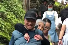 身边的幸福笑脸｜带着老妈去旅行，好幸福！年轻时尽忠，退休后尽孝，这个杭州人是个真男人图片