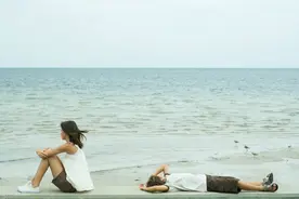 47岁阿姨和56岁大叔相亲，阿姨：交下社保，大叔：这不可能图片