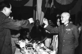 周恩来和茅台酒：一次喝25杯，一生醉酒三次，建议尼克松喝茅台图片