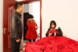 婆婆照顾坐月子儿媳，儿子回家却找不到母亲，儿媳的话让人心疼视频封面