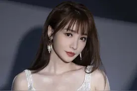柳岩就算是到了40岁，这身材也还是极品，分分钟美过20岁少女图片