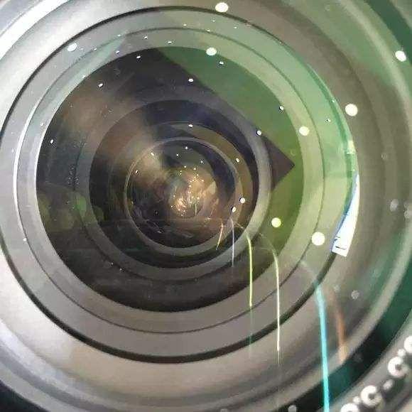 单反相机进灰了怎么办(相机镜头内部进灰怎么处理) - 星云探秘网