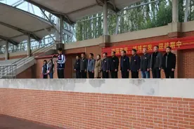 临沂一中北校区2019级举行“拼搏有我，迎战期中”升旗仪式图片