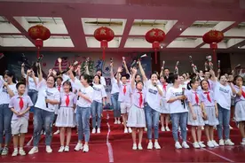 浓浓师生情，依依惜别意。 六年级下册第六单元习作《依依惜别》图片
