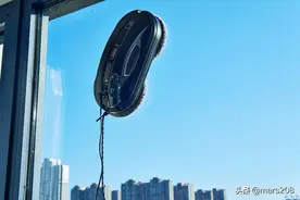 今后擦玻璃就靠它了，窗明镜亮心情好，玻妞擦窗机器人388体验图片