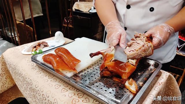 你可能不知道，北京烤鸭并非源自全聚德，200元一套依旧值得吃