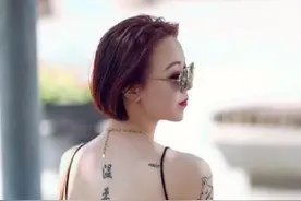 春天来了，街拍美女，练拳击的身材就是不一样图片