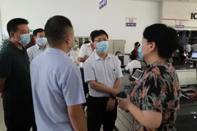 漯河市住建局党组书记、局长到窗口坐班体验工作图片