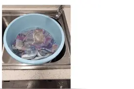 “第一次帮女朋友洗衣服，需要注意些什么？”哈哈哈哈哈...网友真够狠的图片