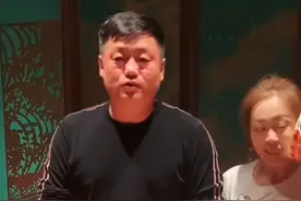 宋晓峰为爱妻庆生，妻子脸色暗黄皱纹明显，相差两岁却像两代人图片