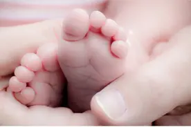 宝宝生长发育口诀你记住了吗？一月睡二月闹三月认人……图片