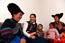 云端上的“格桑花”——记美姑县瓦古乡瓦以村第一书记杨卓玛图片