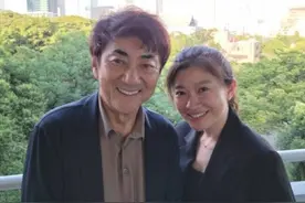 女星与72岁前夫离婚，被曝婚内出轨小鲜肉！两人辟谣后仍住在一处图片