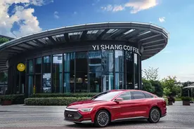 王传福去美国，却被要求出示回程票，他一气之下就有如今的比亚迪图片