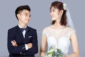 越南夫妻组“最萌身高差”、；老公只有1米4，老婆高约两米图片