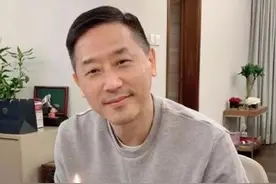61岁唐鹤德近照显疲倦，因张国荣一生未娶，他却无怨无悔图片