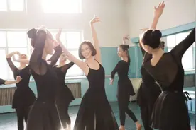 佟丽娅和金晨不配当主咖？刘雨昕粉丝开撕《舞蹈生》，拒绝被压番图片